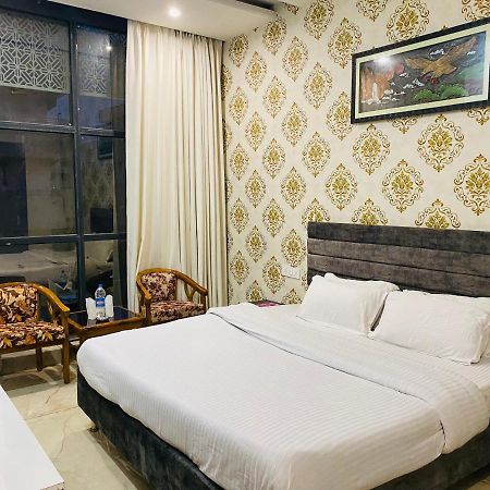 Hotel Hollywood - Family Hotel Zirakpur Exterior photo