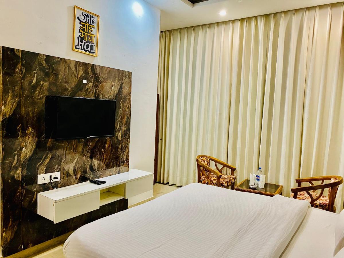 Hotel Hollywood - Family Hotel Zirakpur Exterior photo
